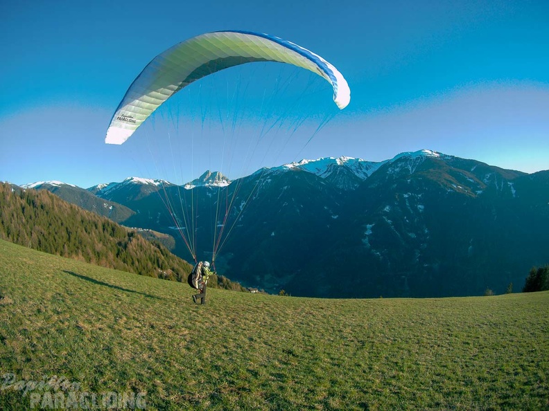 DH13.19_Luesen-Paragliding-111.jpg