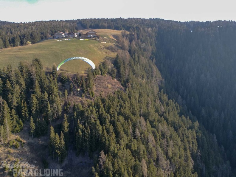 DH13.19_Luesen-Paragliding-134.jpg