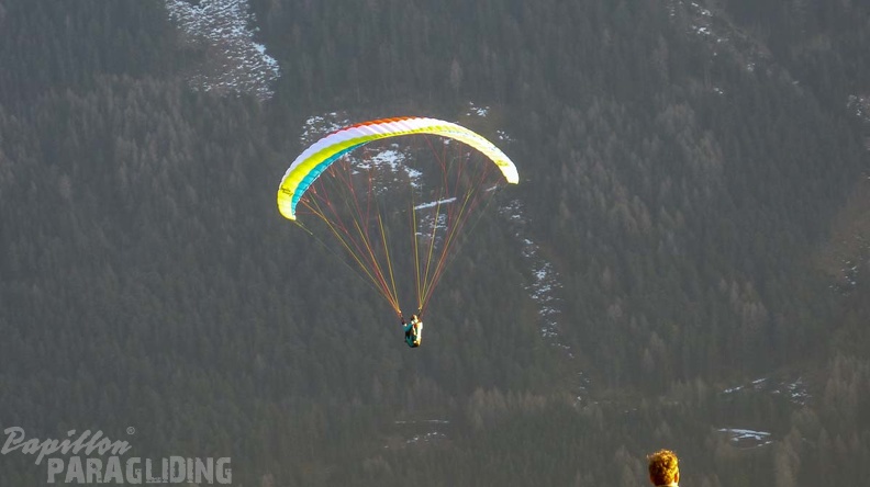 DH13.19_Luesen-Paragliding-300.jpg