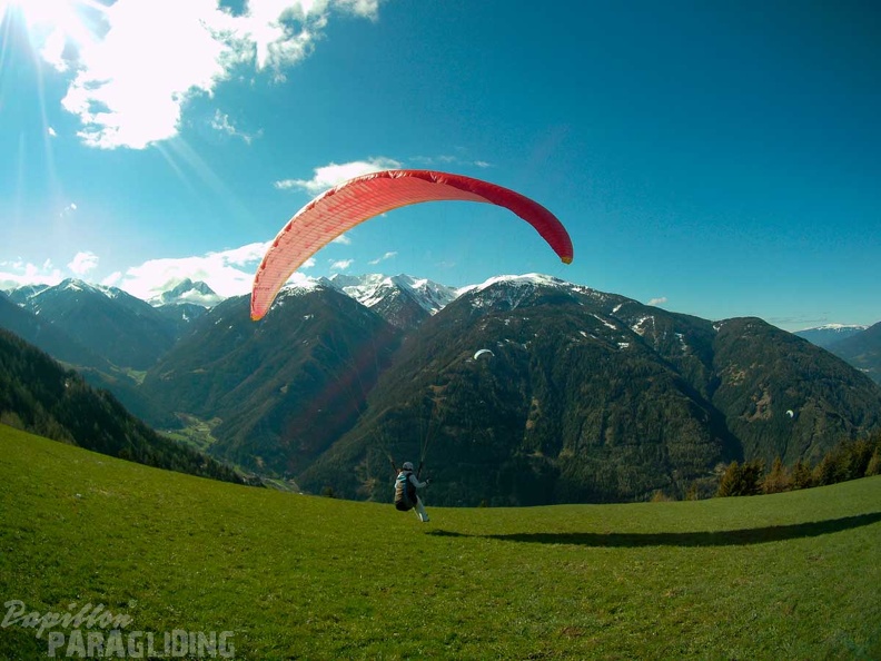 DH15.19 Luesen-Paragliding-118