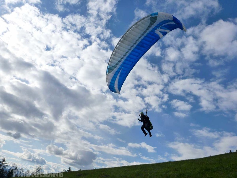 DH15.19 Luesen-Paragliding-135