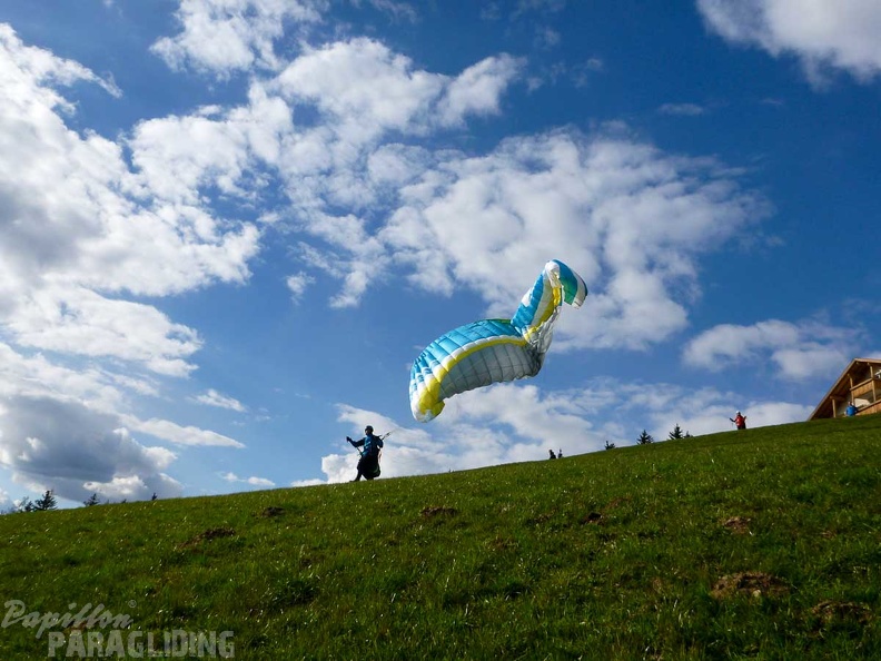DH15.19 Luesen-Paragliding-137
