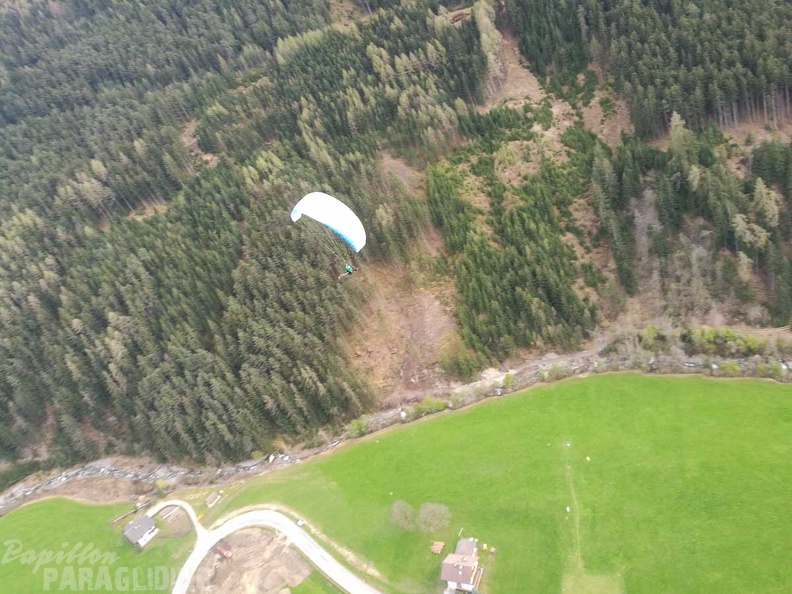 DH15.19 Luesen-Paragliding-145