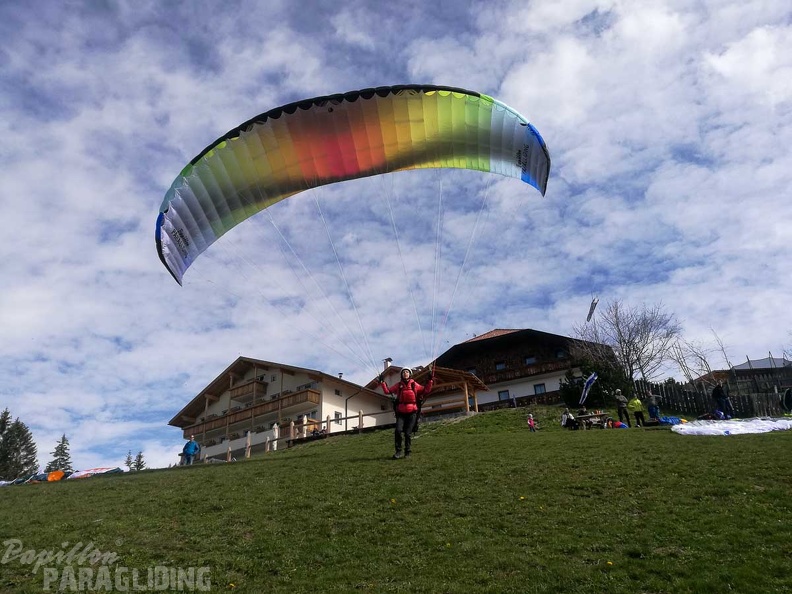 DH15.19 Luesen-Paragliding-150