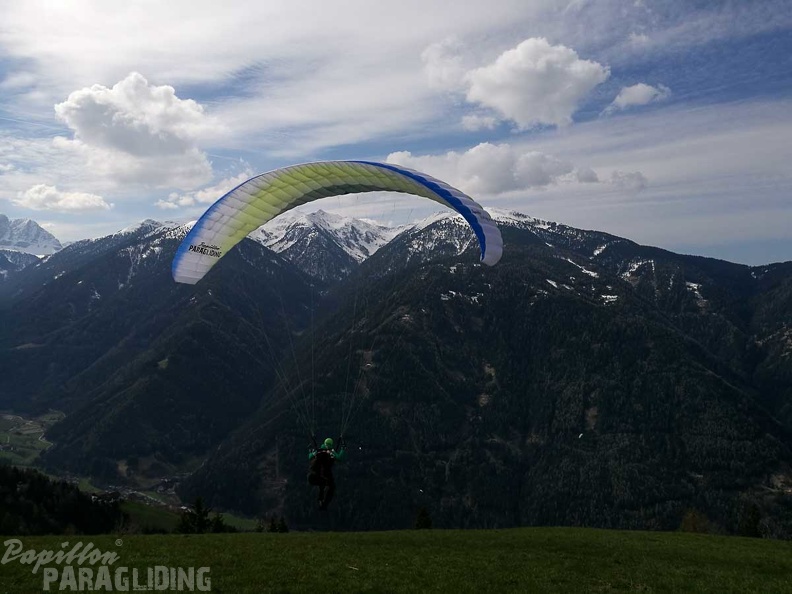 DH15.19 Luesen-Paragliding-164