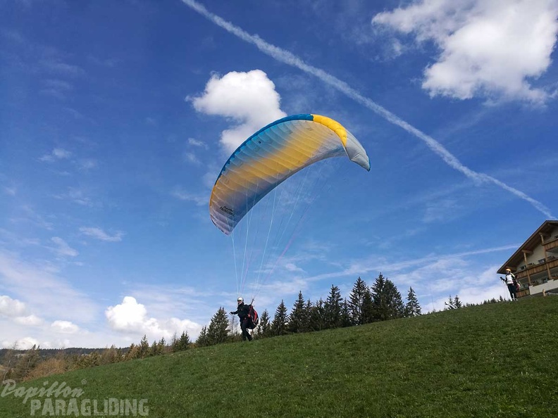 DH15.19 Luesen-Paragliding-171