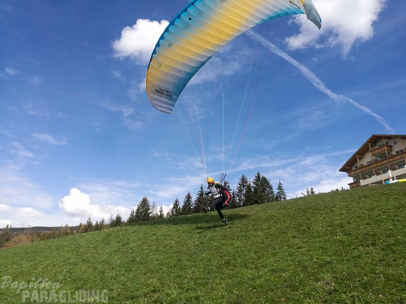 DH15.19 Luesen-Paragliding-175