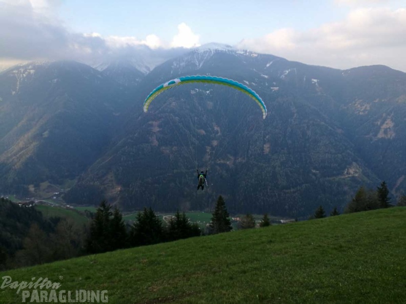 DH15.19 Luesen-Paragliding-208