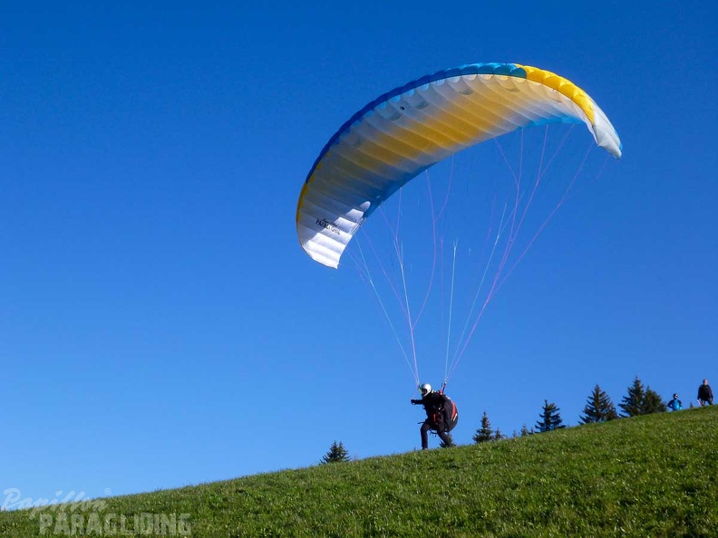 DH15.19 Luesen-Paragliding-261