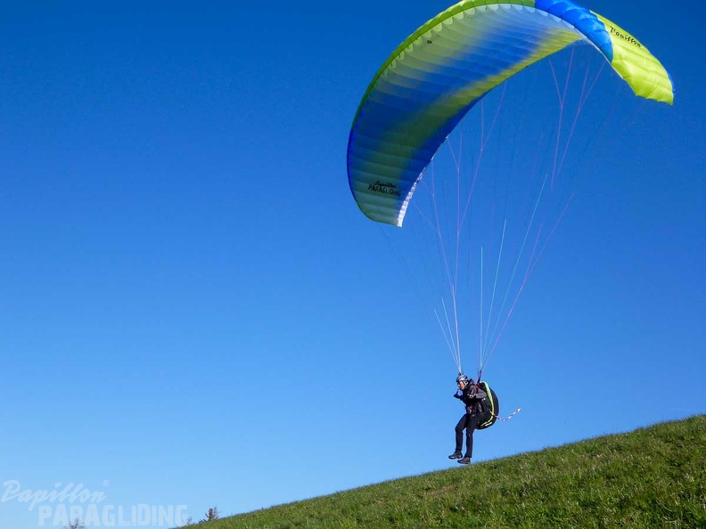 DH15.19 Luesen-Paragliding-264