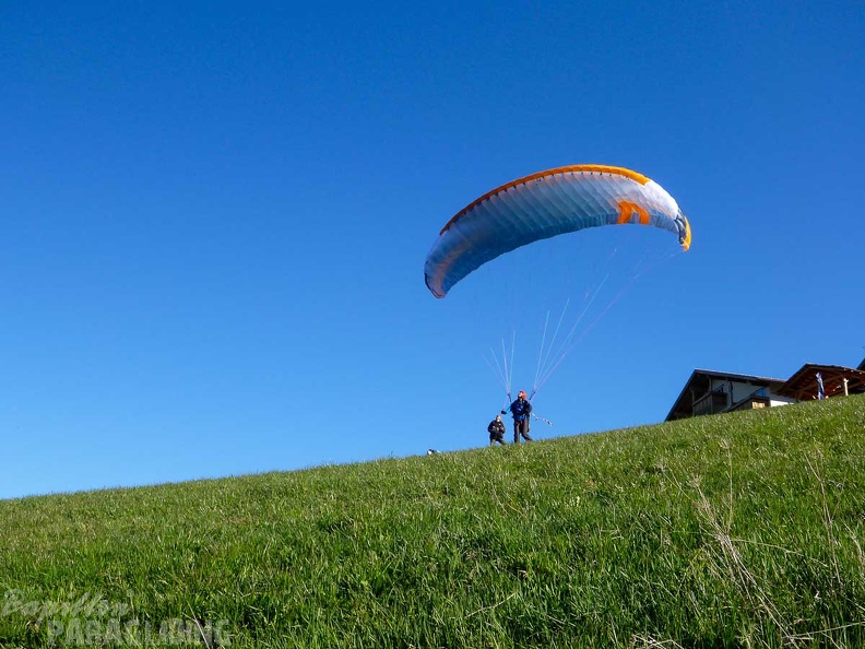 DH15.19 Luesen-Paragliding-268