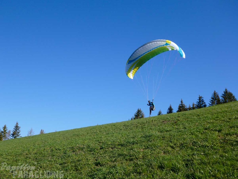 DH15.19 Luesen-Paragliding-274