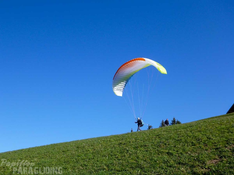 DH15.19 Luesen-Paragliding-277