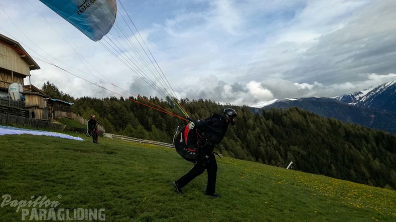 DH21.19 Paragliding-Luesen-175