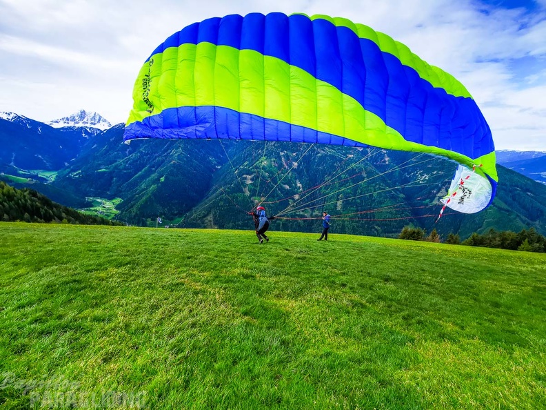 DH21.19 Paragliding-Luesen-217