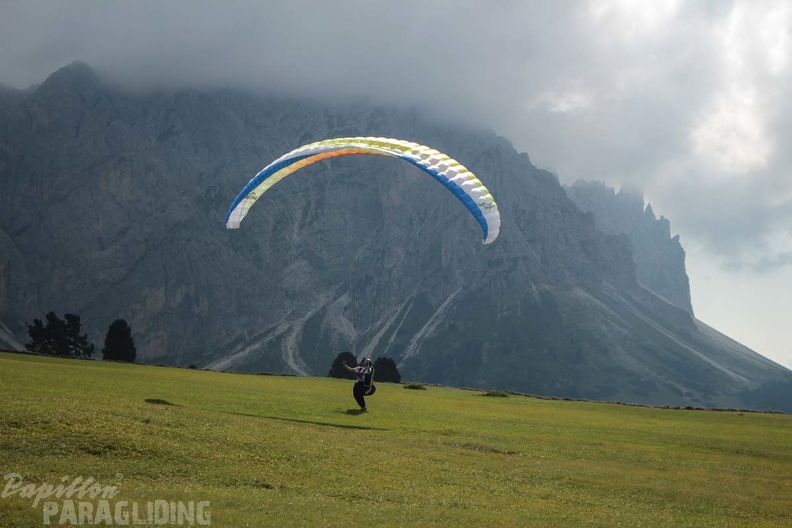 DH32.19 Luesen Paragliding-260