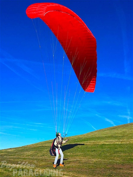 DH37.19 Niko-Paragliding-115