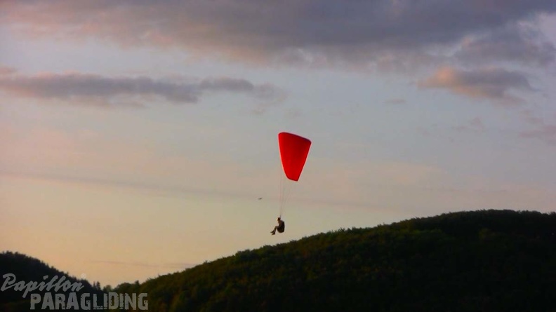 Luesen Paragliding NG-1052