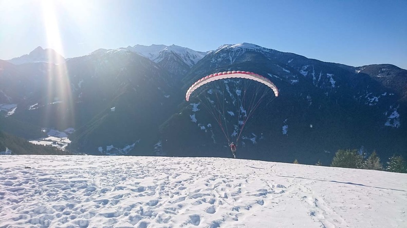 DH52.19 Luesen-Paragliding-Winter-400