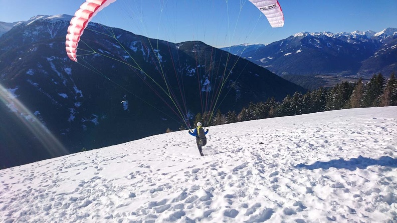 DH52.19 Luesen-Paragliding-Winter-408