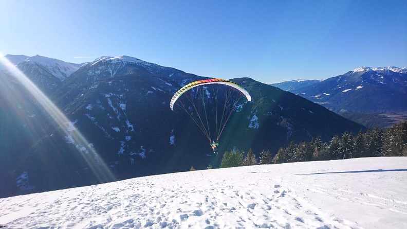 DH52.19 Luesen-Paragliding-Winter-412
