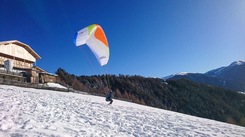 DH52.19 Luesen-Paragliding-Winter-414