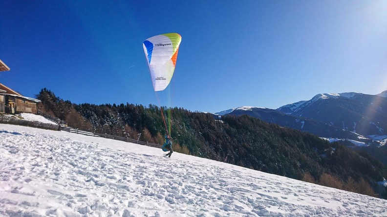DH52.19 Luesen-Paragliding-Winter-415