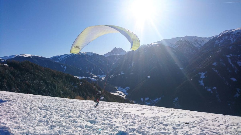 DH52.19 Luesen-Paragliding-Winter-425