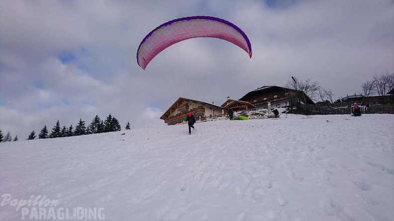 DH52.19 Luesen-Paragliding-Winter-479