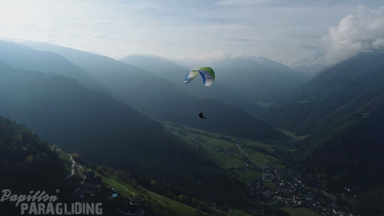 DH21.21-Luesen-Paragliding-296