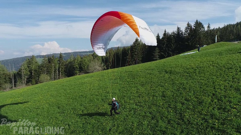 DH21.21-Luesen-Paragliding-324