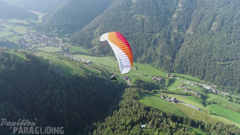 DH21.21-Luesen-Paragliding-340