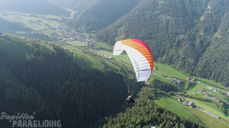 DH21.21-Luesen-Paragliding-343.jpg