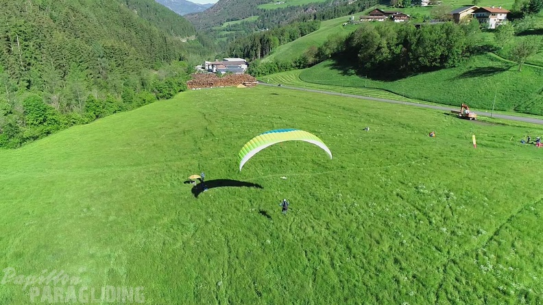 DH21.21-Luesen-Paragliding-465