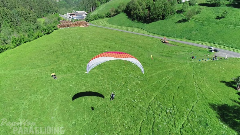 DH21.21-Luesen-Paragliding-491