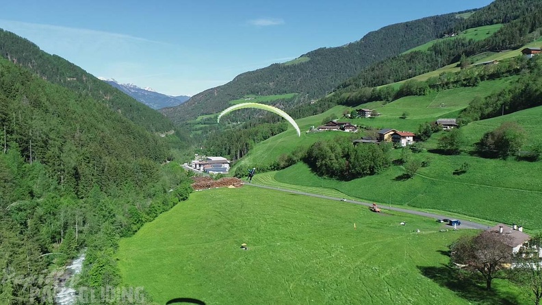 DH21.21-Luesen-Paragliding-514
