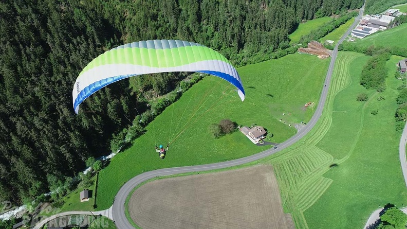 DH21.21-Luesen-Paragliding-533