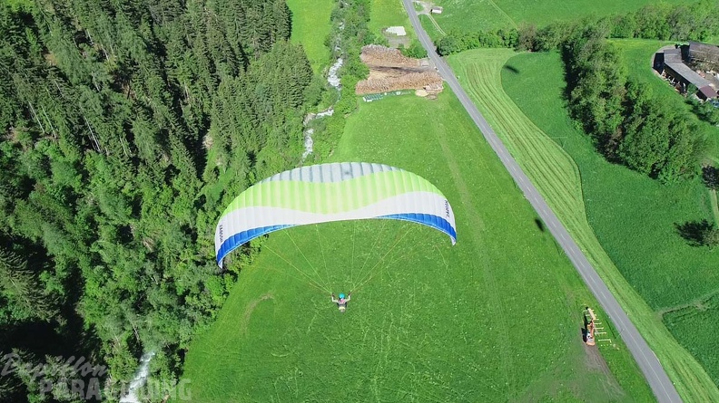 DH21.21-Luesen-Paragliding-538