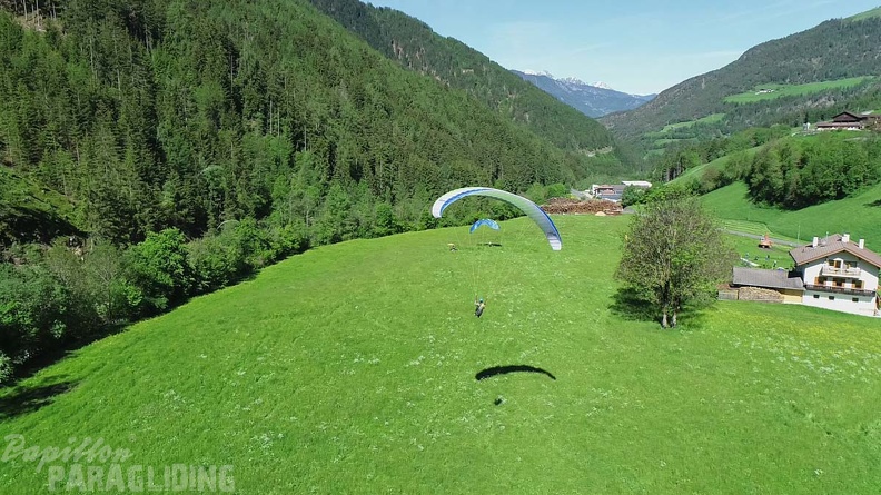 DH21.21-Luesen-Paragliding-542