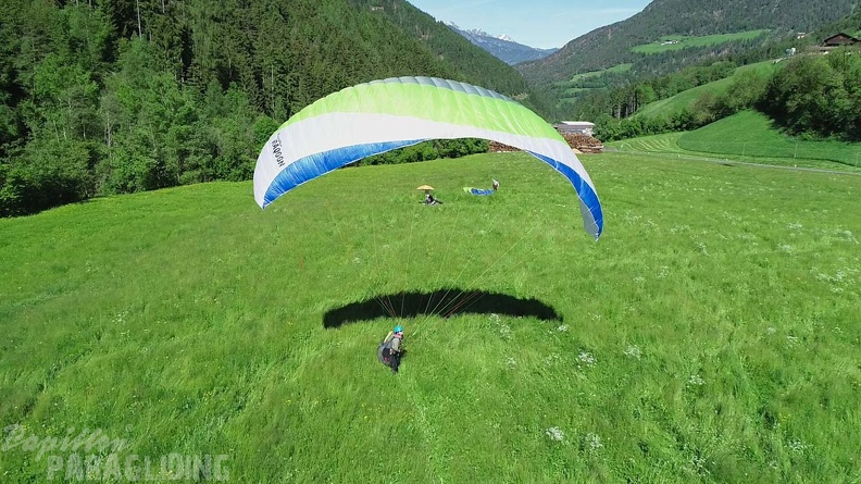 DH21.21-Luesen-Paragliding-546