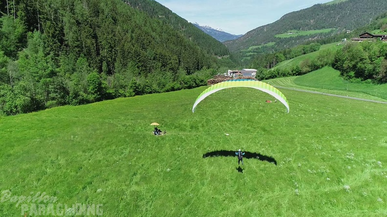 DH21.21-Luesen-Paragliding-556