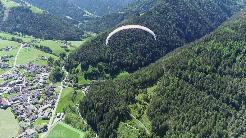 DH21.21-Luesen-Paragliding-561