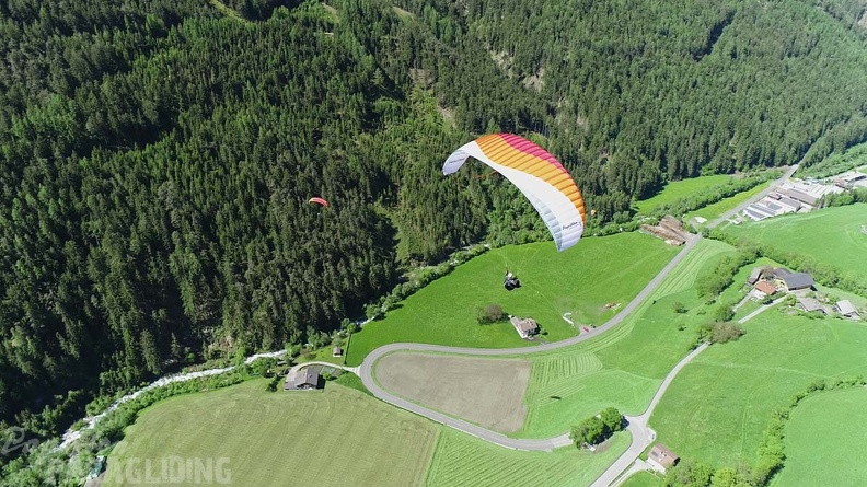 DH21.21-Luesen-Paragliding-568