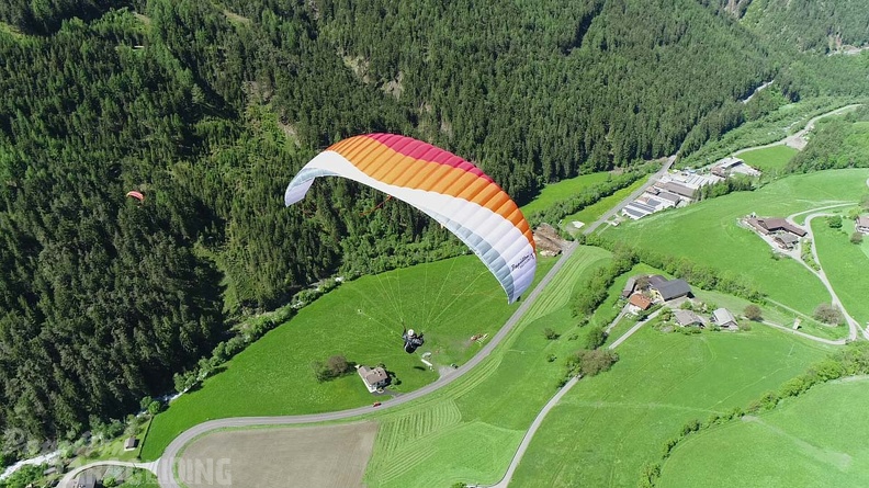 DH21.21-Luesen-Paragliding-570