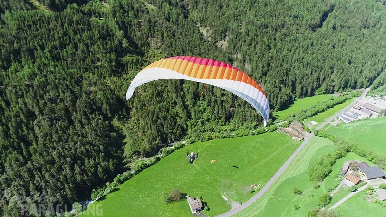DH21.21-Luesen-Paragliding-571