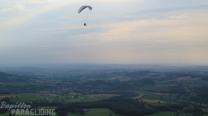 FG30.15_Paragliding-Rhoen-1080.jpg