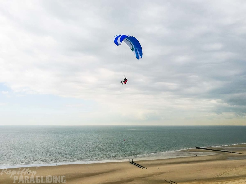 FZ37.18 Zoutelande-Paragliding-614