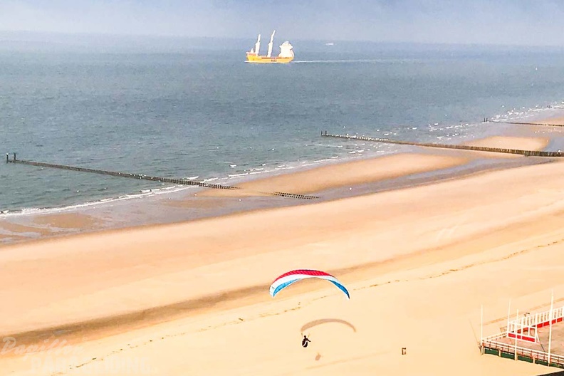 FZ37.18_Zoutelande-Paragliding-661.jpg