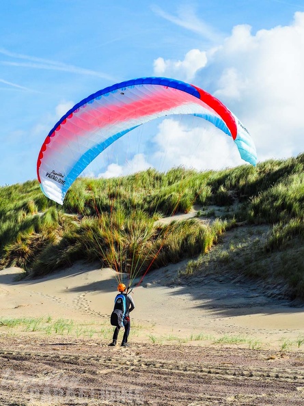 FZ37.18 Zoutelande-Paragliding-691