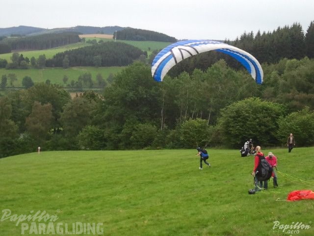 2012 ES.32.12 Paragliding 025